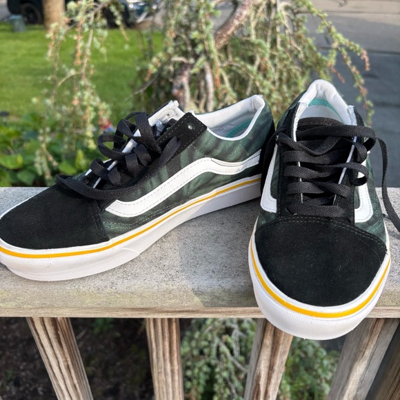 Vans Other - Vans Black and Green Sneakers Men’s 6.0 NEVER WORN